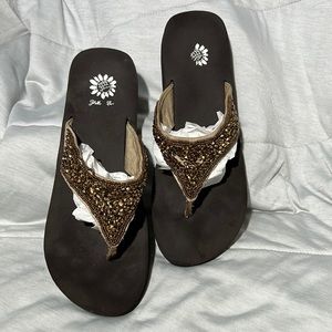 Yellow Box 11 Mahalia Leather Upper Bronze Faceted Beads EUC